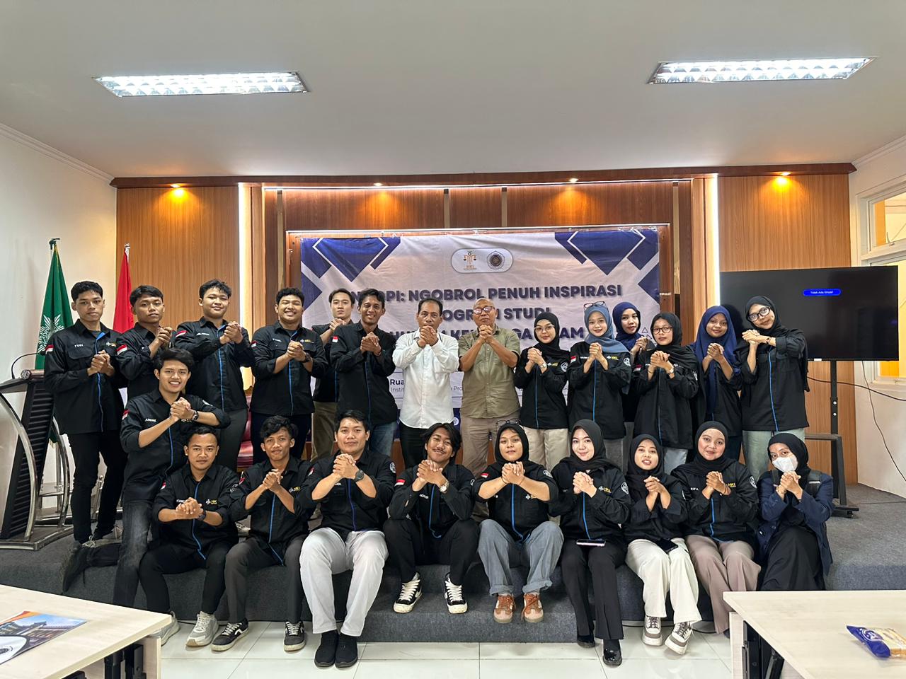 NGOPI FAKULTAS FHEI HIMA HKI IAD PROBOLINGGO HADIRKAN PEMATERI INSPIRATIF UNTUK MEMOTIVASI MAHASISWA