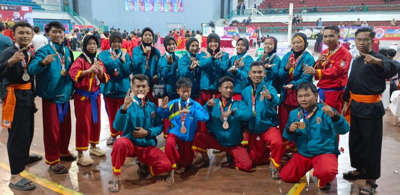 Institut Ahmad Dahlan Lepas Atlet Pencak Silat Menuju Kejuaraan Nasional dengan Semangat Juang yang Tinggi